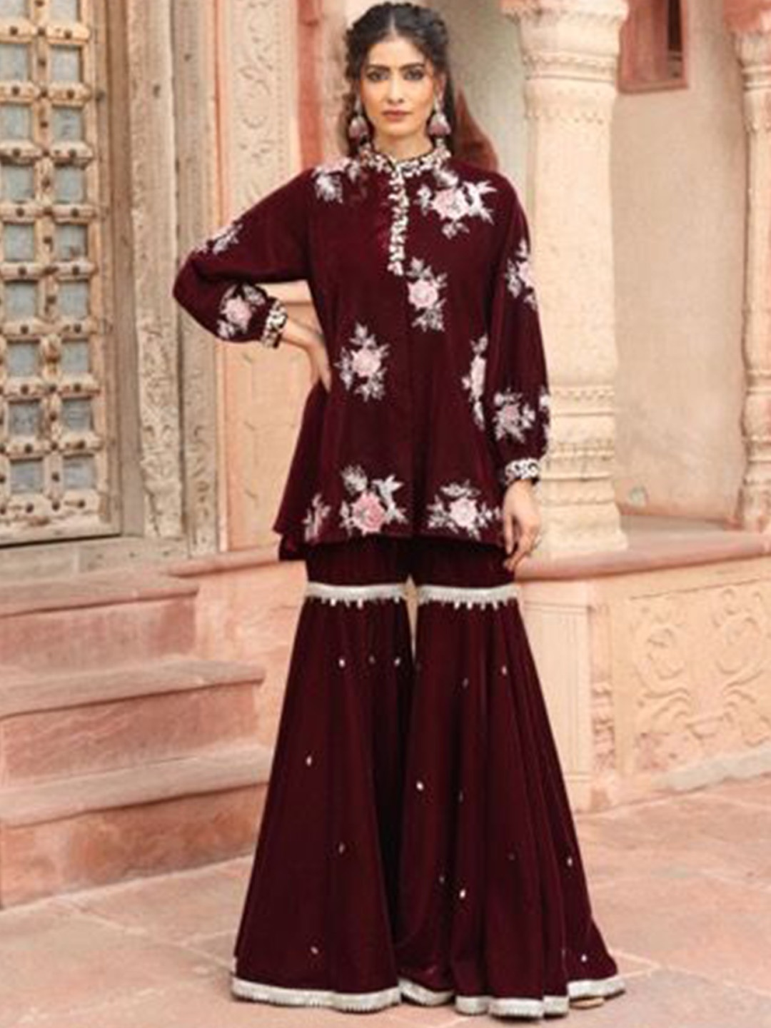 

AJIESH OBEROI Floral Embroidered Velvet A-Line Kurta with Sharara, Maroon