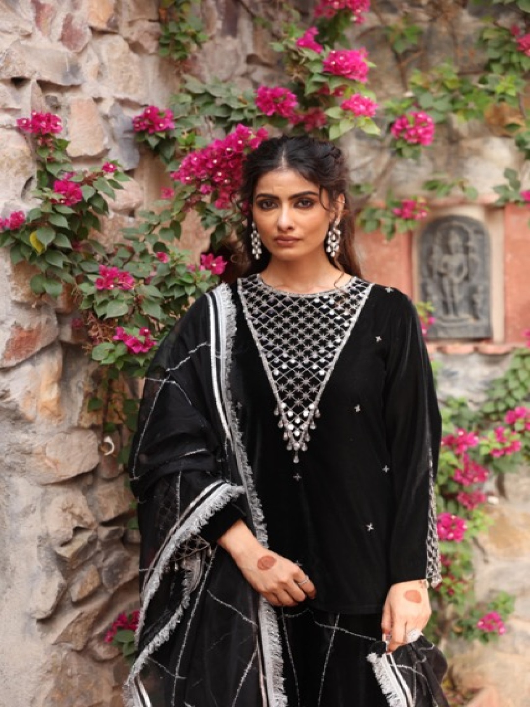 

AJIESH OBEROI Ethnic Motifs Embroidered Velvet Straight Kurti with Sharara, Black