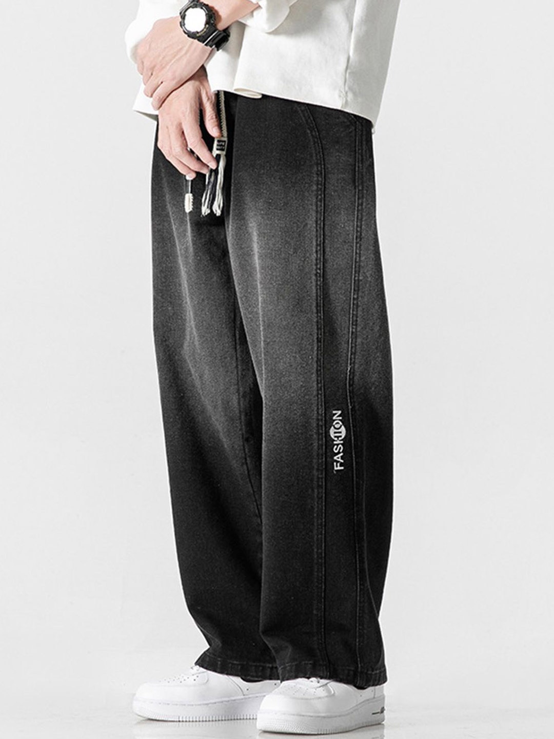 

StyleCast Men Straight Fit Light Fade Jeans, Black