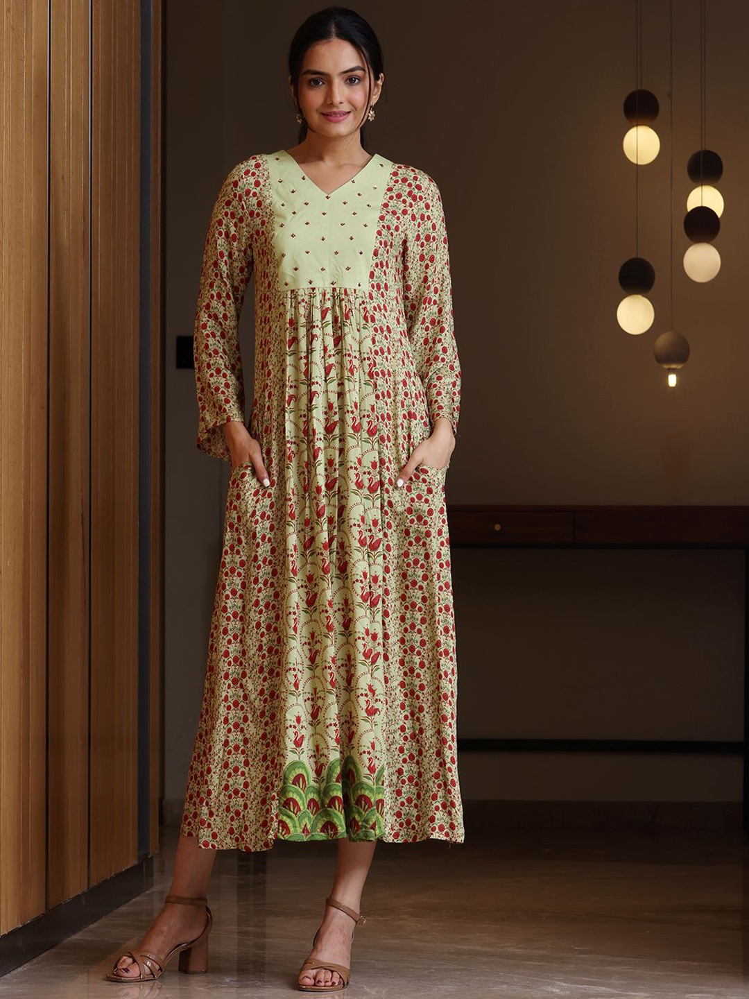 

SUKRUTI DESIGN Floral Printed Fit and Flare Ethnic Dresses, Green