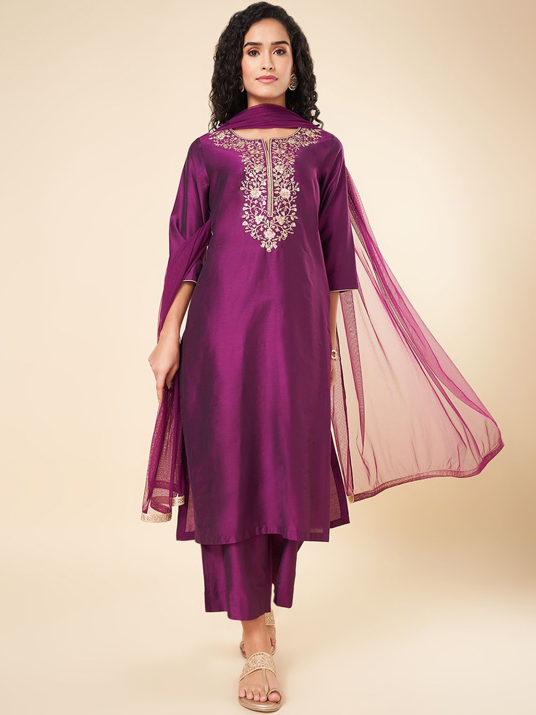 

RANGMANCH BY PANTALOONS Floral Embroiderd Straight Kurta with Trousers & Dupatta, Purple