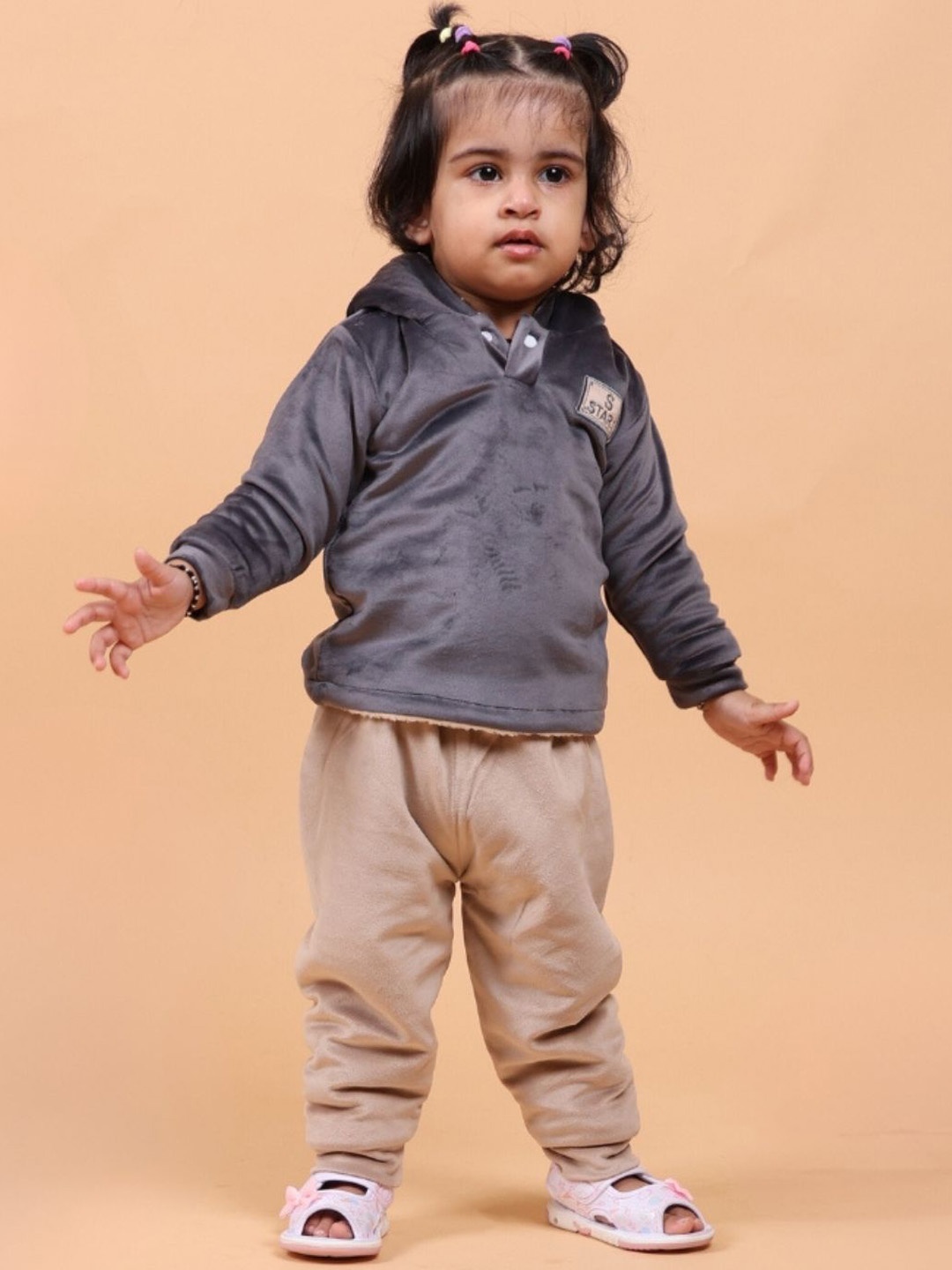 

MAMA AND PEACHES Kids Hooded Sweatshirt with Trousers, Grey