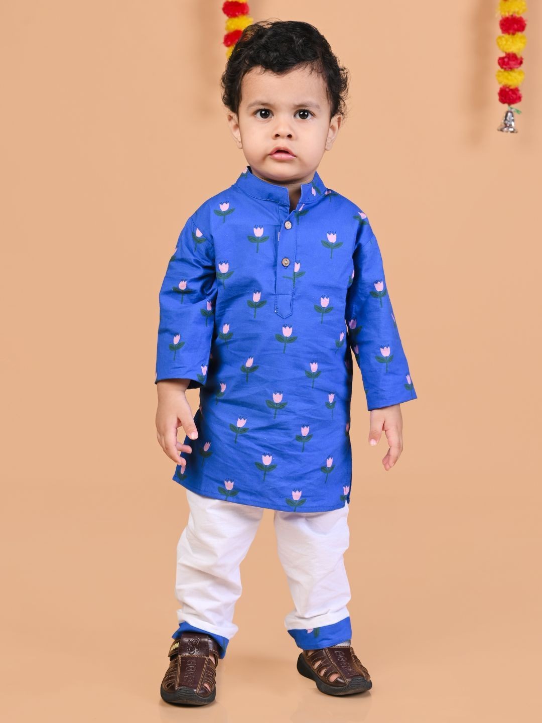 

MAMA AND PEACHES Unisex Kids Mandarin Collar Printed Kurta With Trouser, Blue