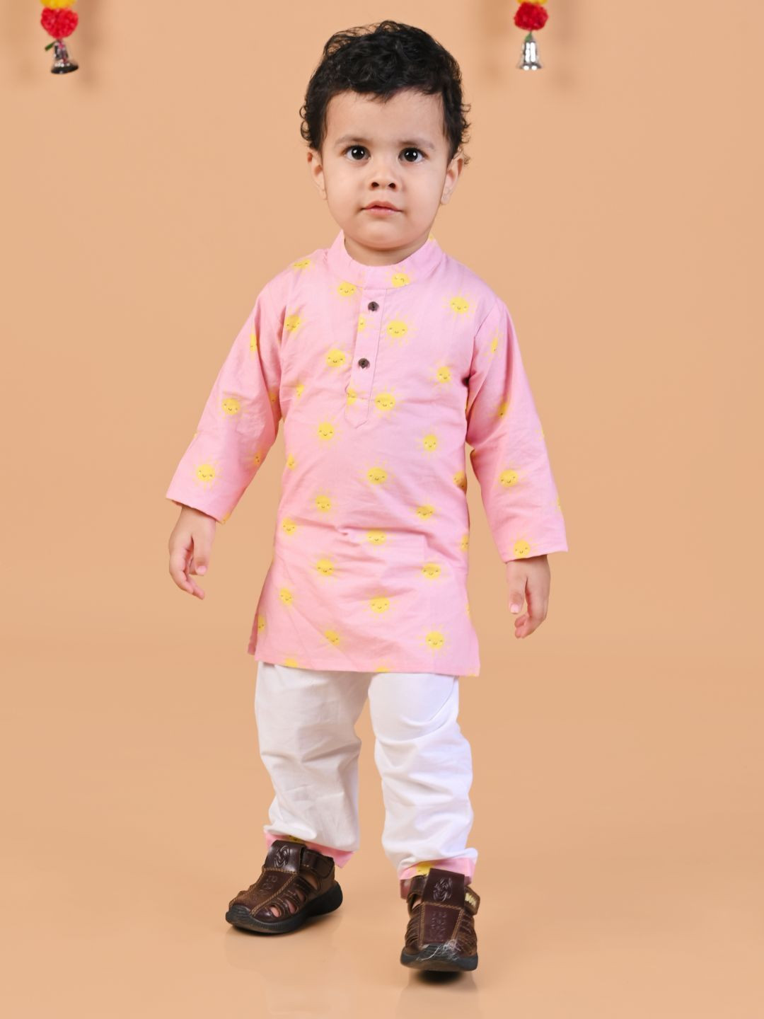 

MAMA AND PEACHES Unisex Kids Mandarin Collar Printed Pure Cotton Kurta With Trouser, Pink