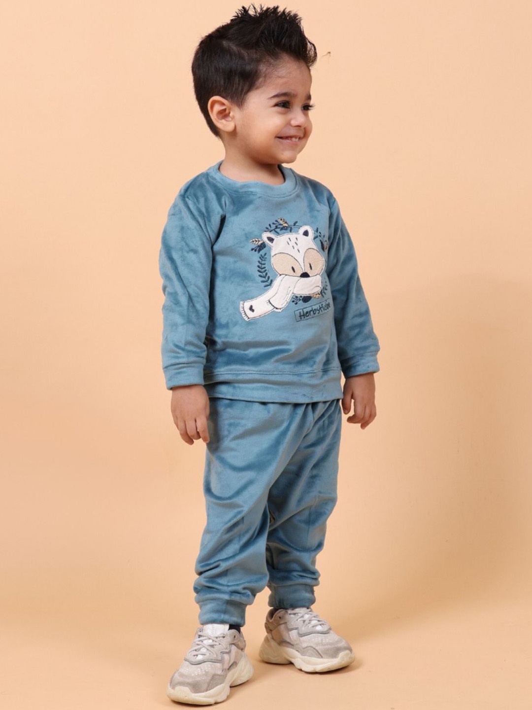 

MAMA AND PEACHES Kids Round Neck Embroidered Sweatshirt with Trousers, Teal