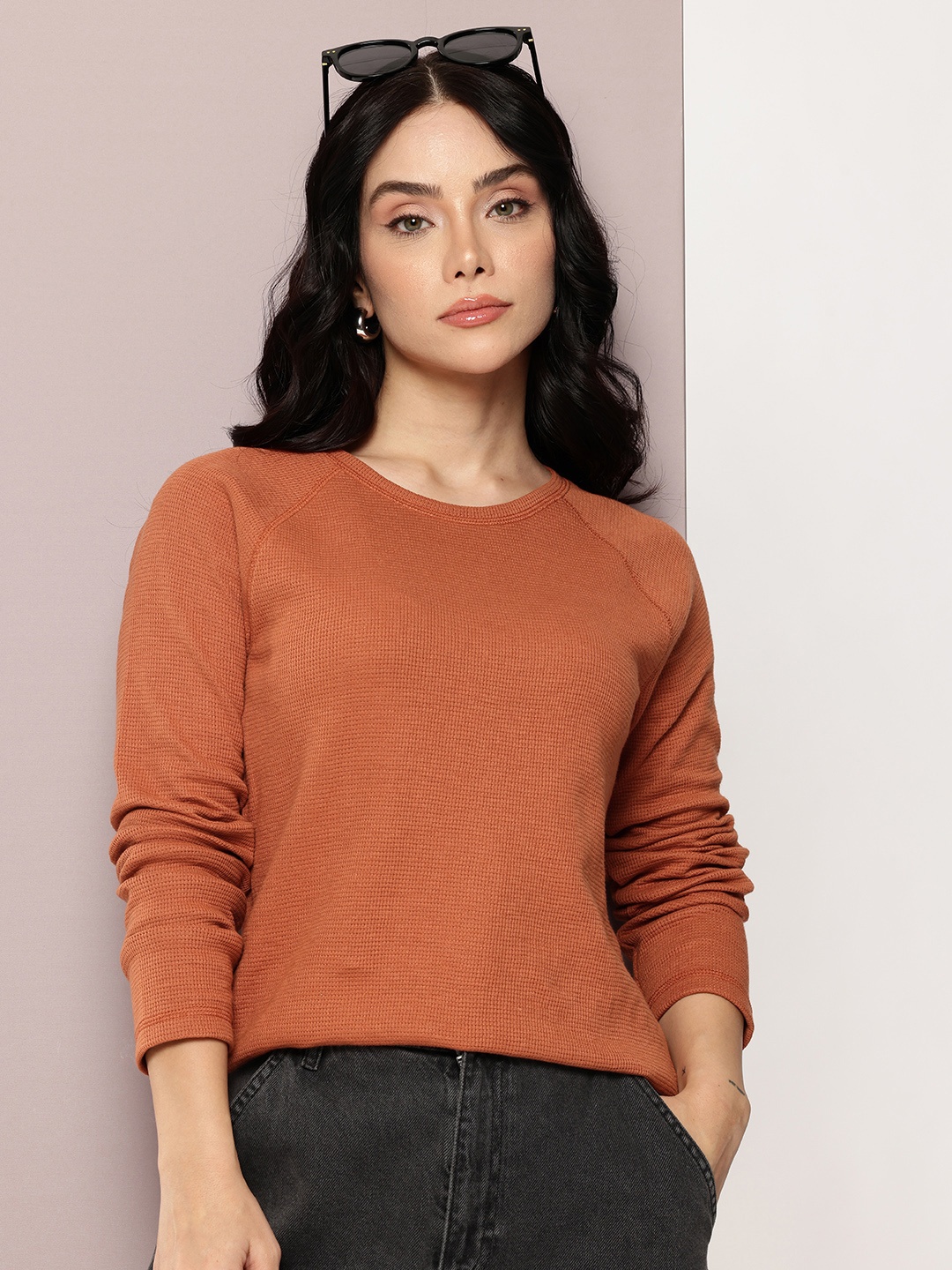 

Kook N Keech Raglan Sleeves Self Design T-shirt, Rust