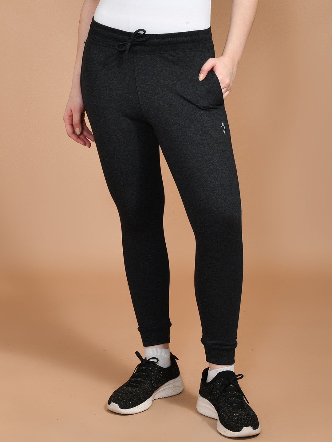 

SKYKNIT Women Mid Rise Joggers, Charcoal