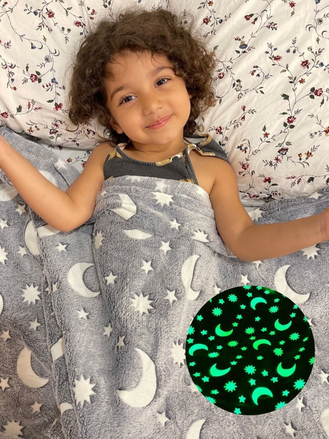 

Famyo Kids Glow in The Dark Grey Moon and Stars 220 GSM Queen Size Blanket