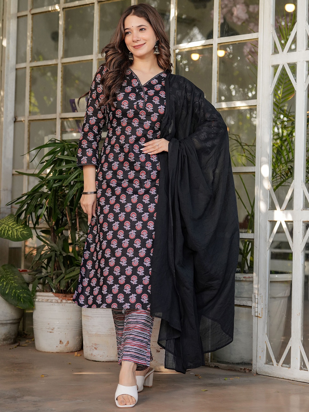 

KALINI Floral Printed Gotta Patti Pure Cotton Kurta with Trouser & Dupatta, Black