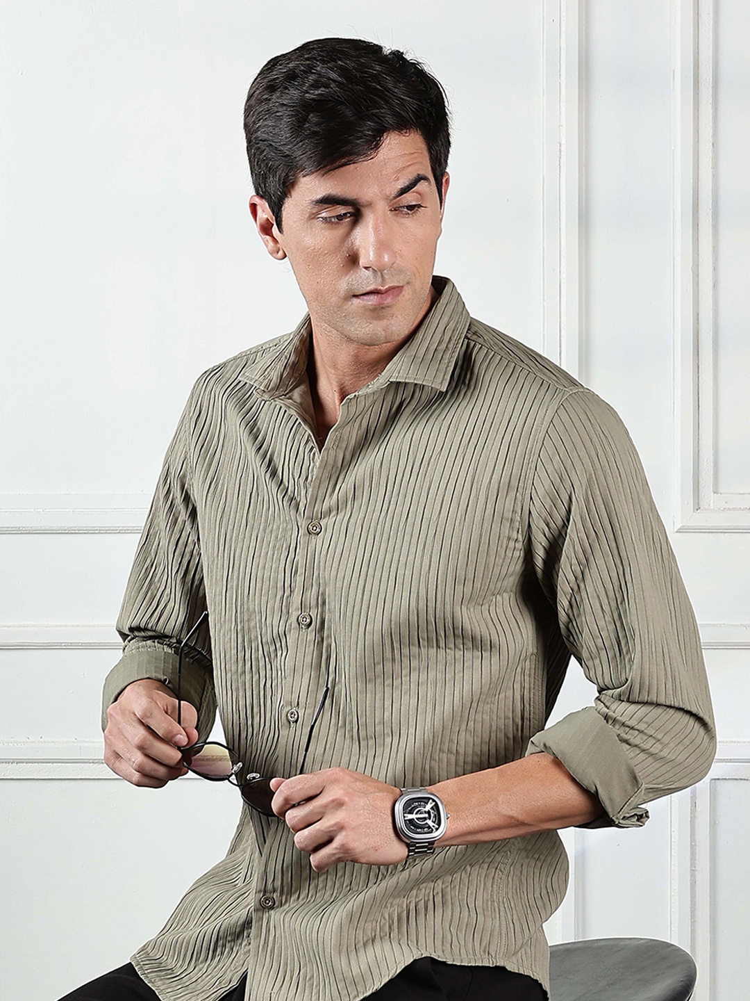 

HERE&NOW Men Cutaway Collar Textured Casual Shirt, Grey