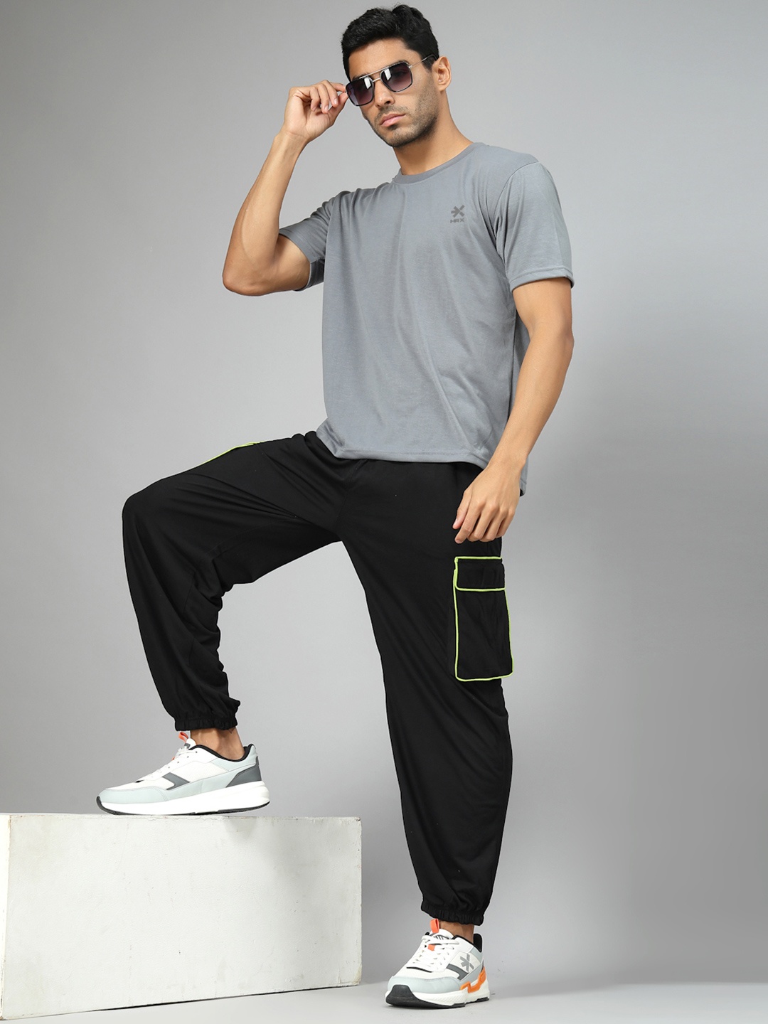 

HRX by Hrithik Roshan Men Mid-Rise Slip-On Track Pants, Black
