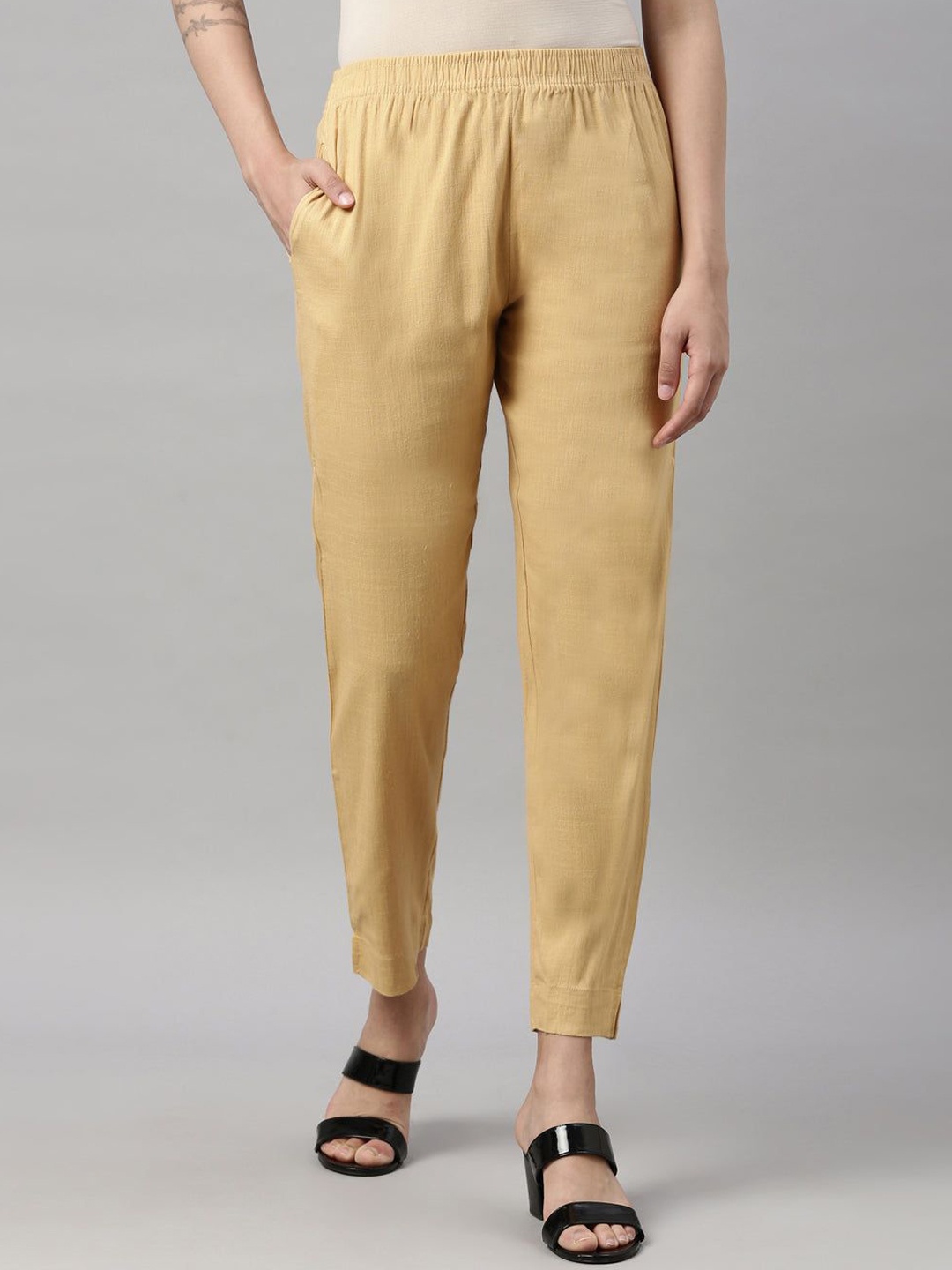 

IndianRang Women Relaxed Trousers, Beige