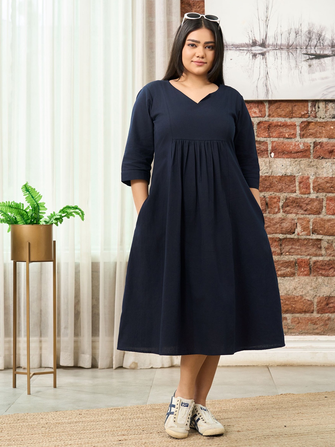 

NANGALIA RUCHIRA V-Neck A-Line Midi Dress with Gathered Waist, Navy blue