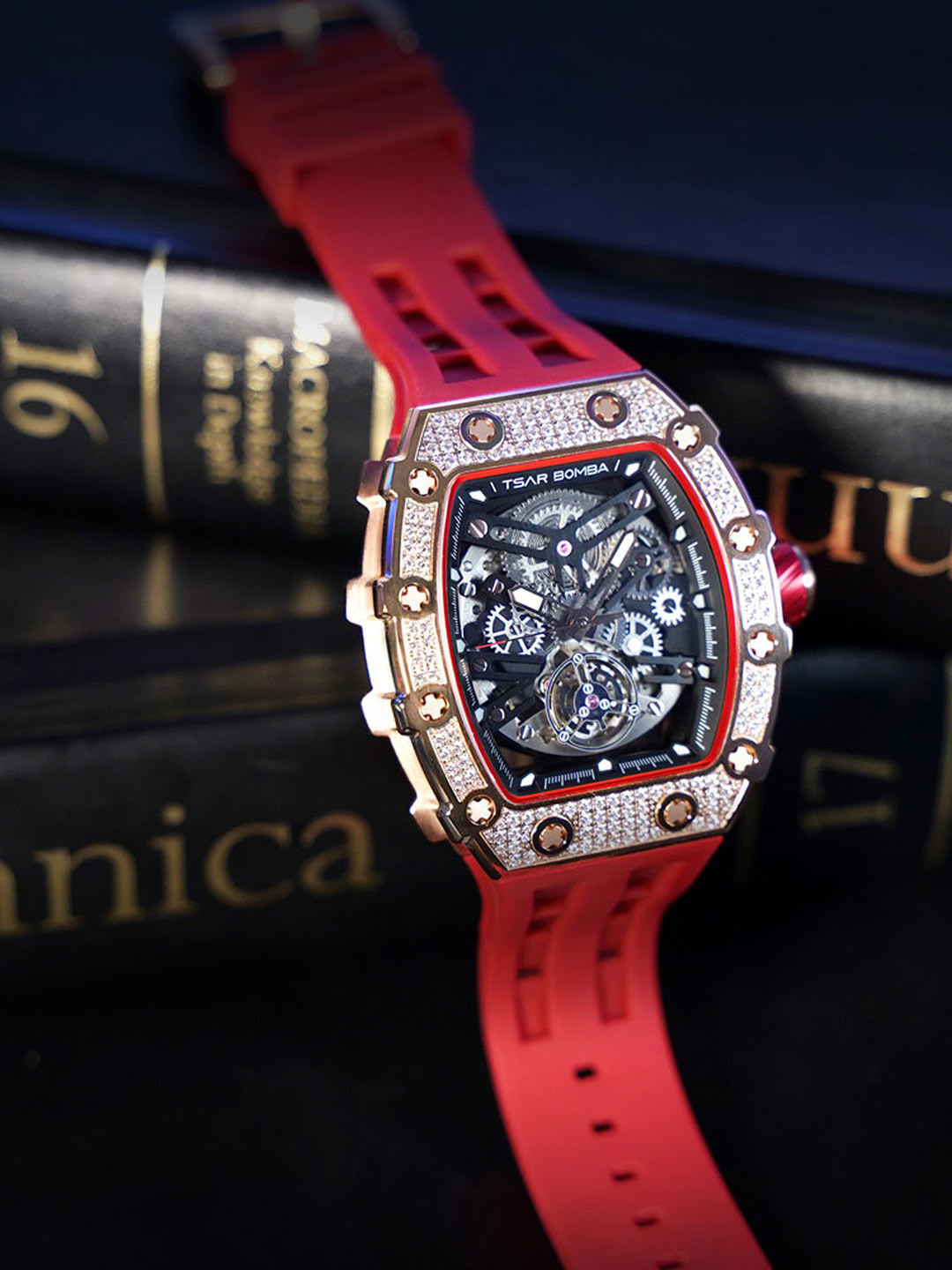 

Tsar Bomba Men Brass Dial & Straps Analogue Automatic Motion Powered WatchTB8208D-07, Black