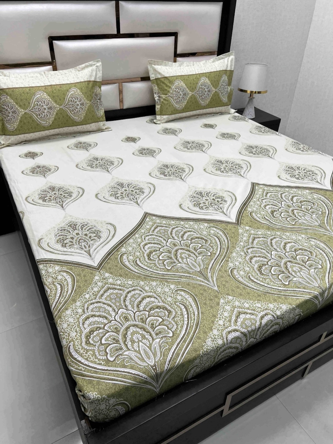 

Pure Decor Lifestyle Green Printed Pure Cotton 230 TC King Bedsheet Set 2.74 x 2.74 m