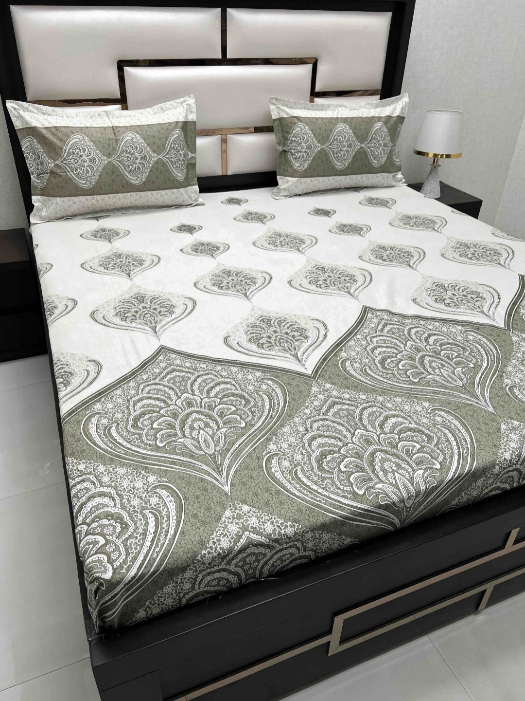 

Pure Decor Lifestyle Brown Printed Pure Cotton 230 TC King Bedsheet Set 2.74 x 2.74 m