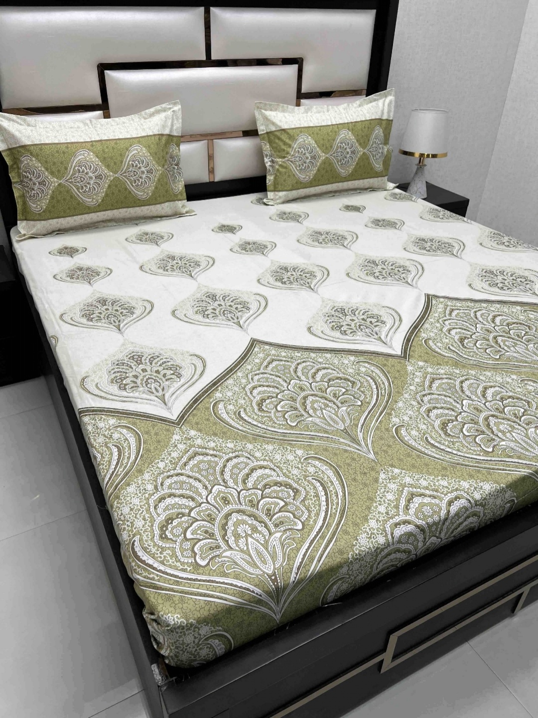 

Pure Decor Green & Grey Ethnic Motifs 330 TC Cotton King Bedsheet Set 2.74 m x 2.74 m