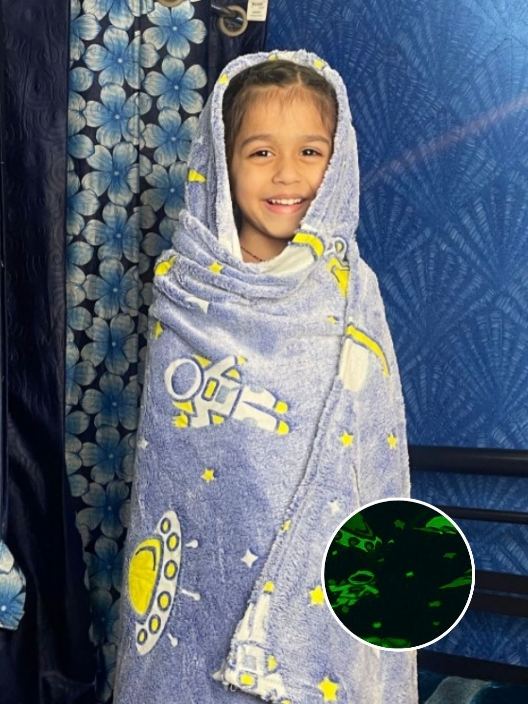 

Famyo Kids Glow in The Dark Grey Moon and Stars 220 GSM Queen Size Blanket, Blue