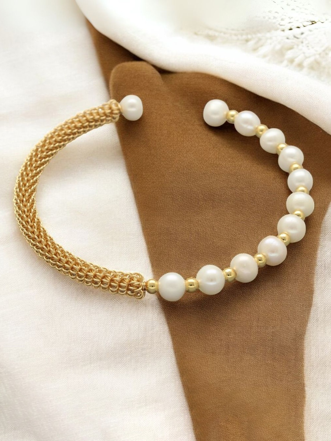 

Sri Jagdamba Pearls Dealer Gold Plated Pearls Bracelet