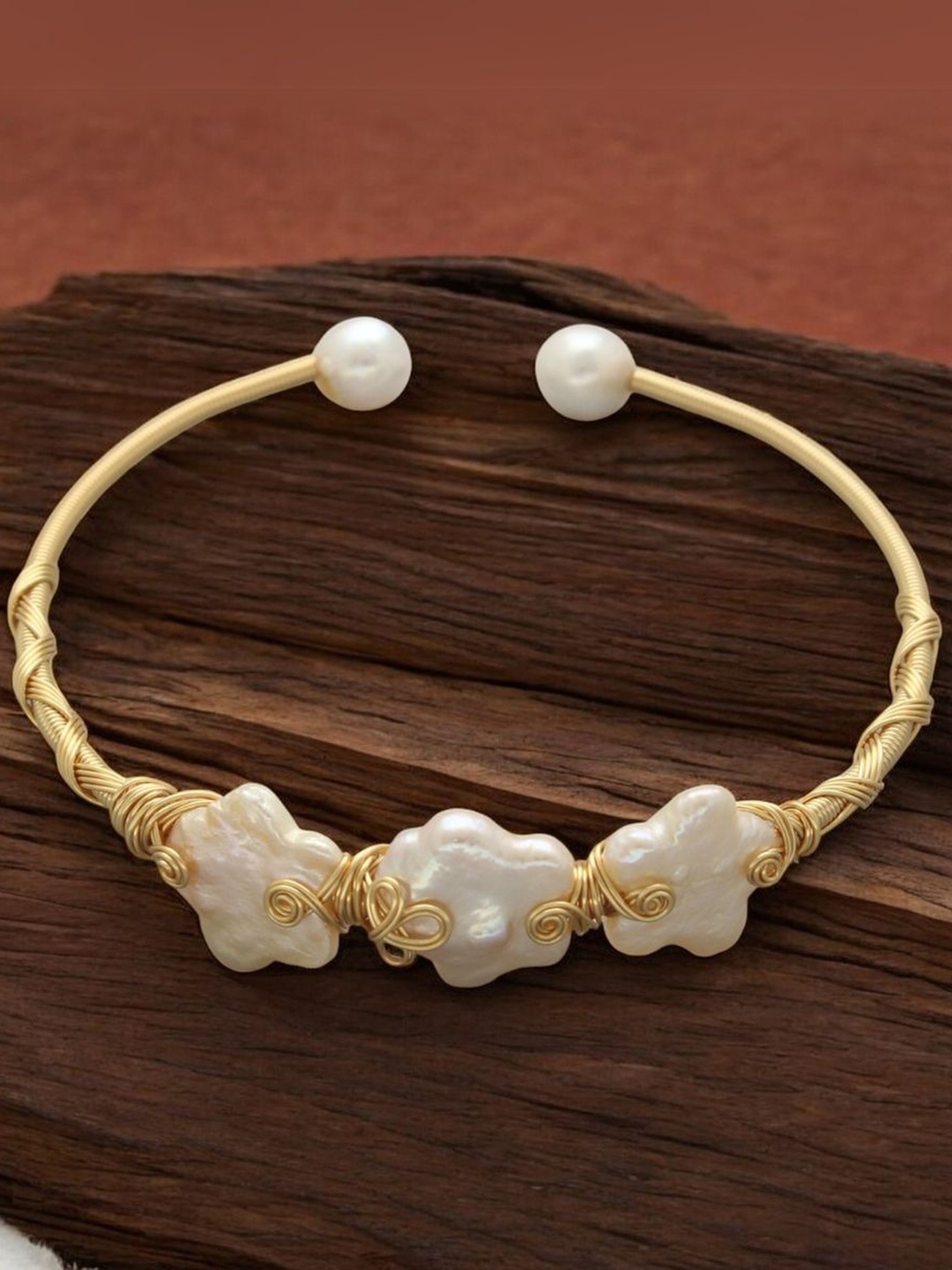 

Sri Jagdamba Pearls Dealer Gold Plated Pearls Bracelet