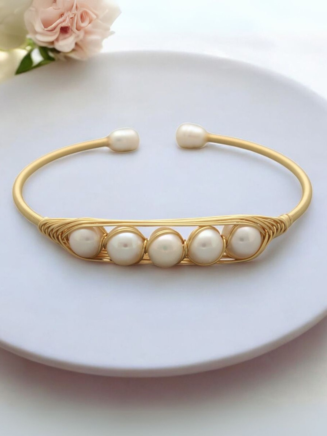 

Sri Jagdamba Pearls Dealer Gold Plated Pearls Bracelet