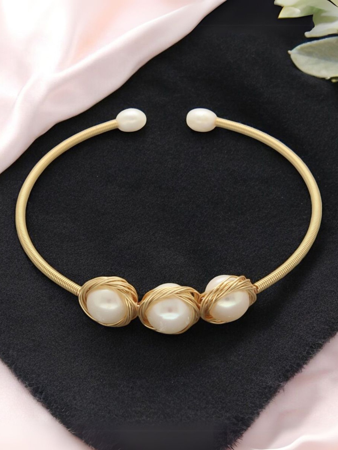 

Sri Jagdamba Pearls Dealer Gold Plated Pearls Bracelet