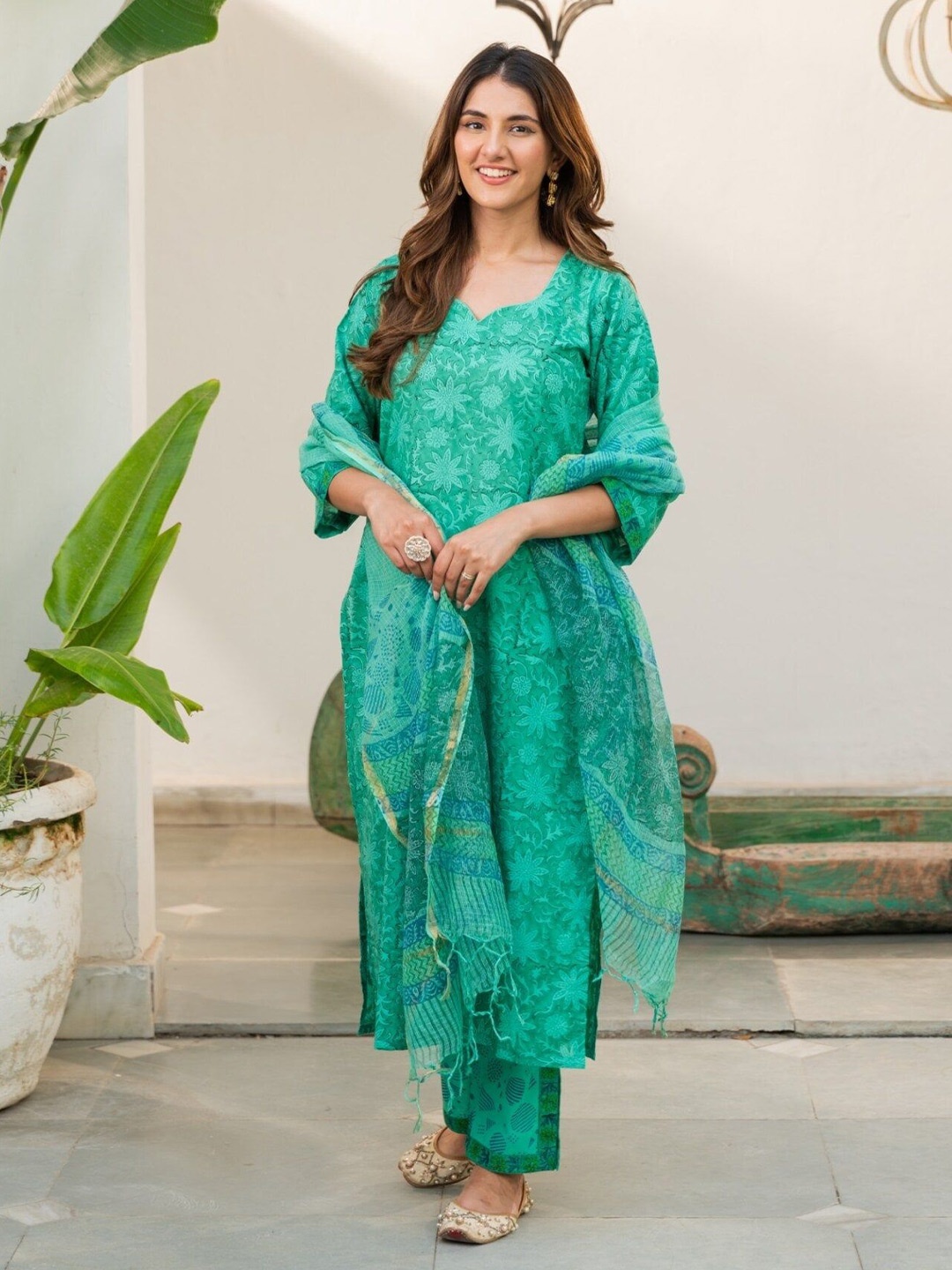 

DIMPLE DESIGN STUDIO Floral Printed Regular Cotton Kurta with Trousers & Dupatta, Green