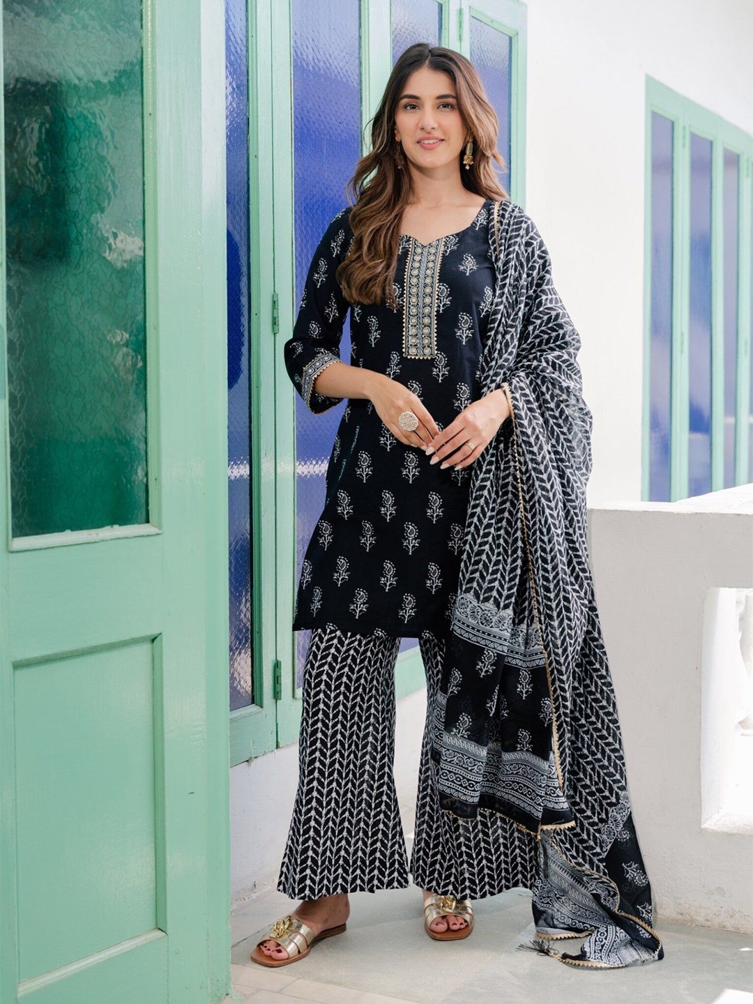 

DIMPLE DESIGN STUDIO Paisley Printed Gotta Patti Pure Cotton Kurta with Palazzos & Dupatta, Black