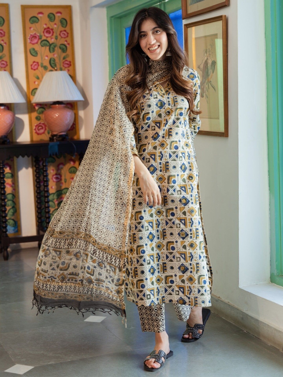 

DIMPLE DESIGN STUDIO Women Printed Regular Pure Cotton Kurta with Trousers & With Dupatta, Beige