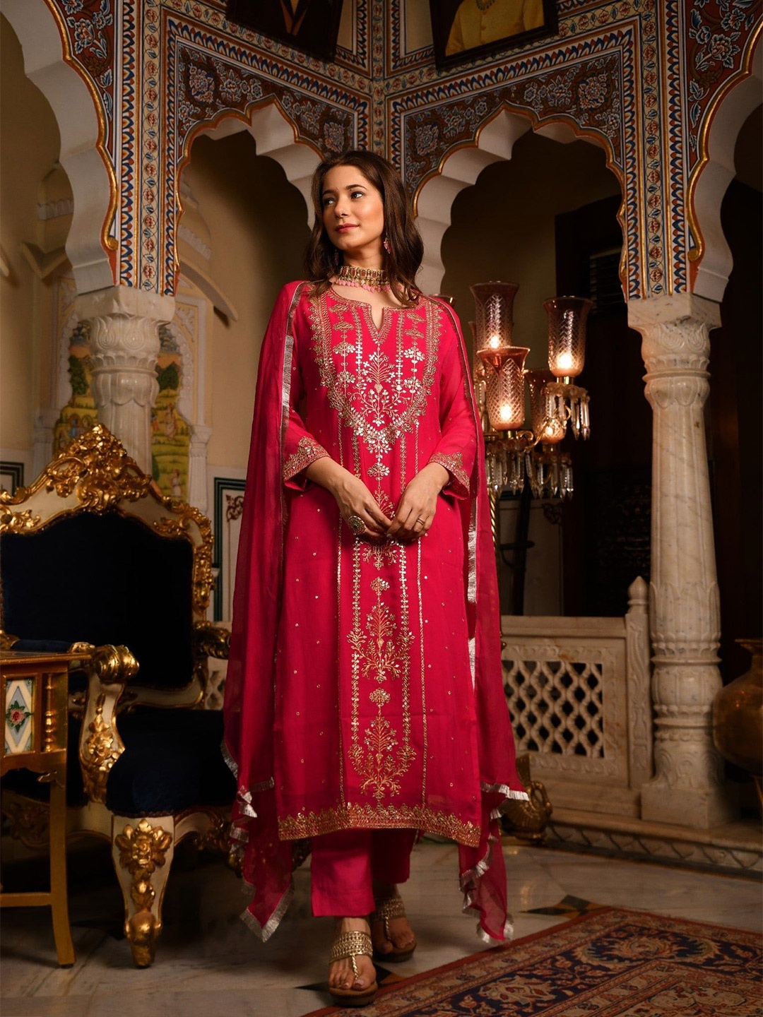

DIMPLE DESIGN STUDIO Floral Embroidered Georgette Straight Kurta With Trousers & Dupatta, Pink