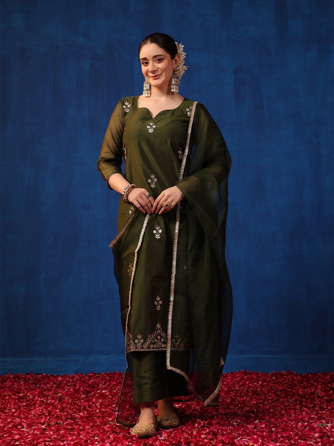 

DIMPLE DESIGN STUDIO Floral Embroidered Chanderi Cotton Kurta with Trousers & Dupatta, Green