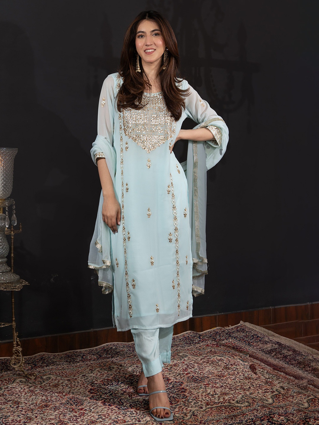 

DIMPLE DESIGN STUDIO Floral Embroidered Georgette Straight Kurta with Trousers & Dupatta, Blue