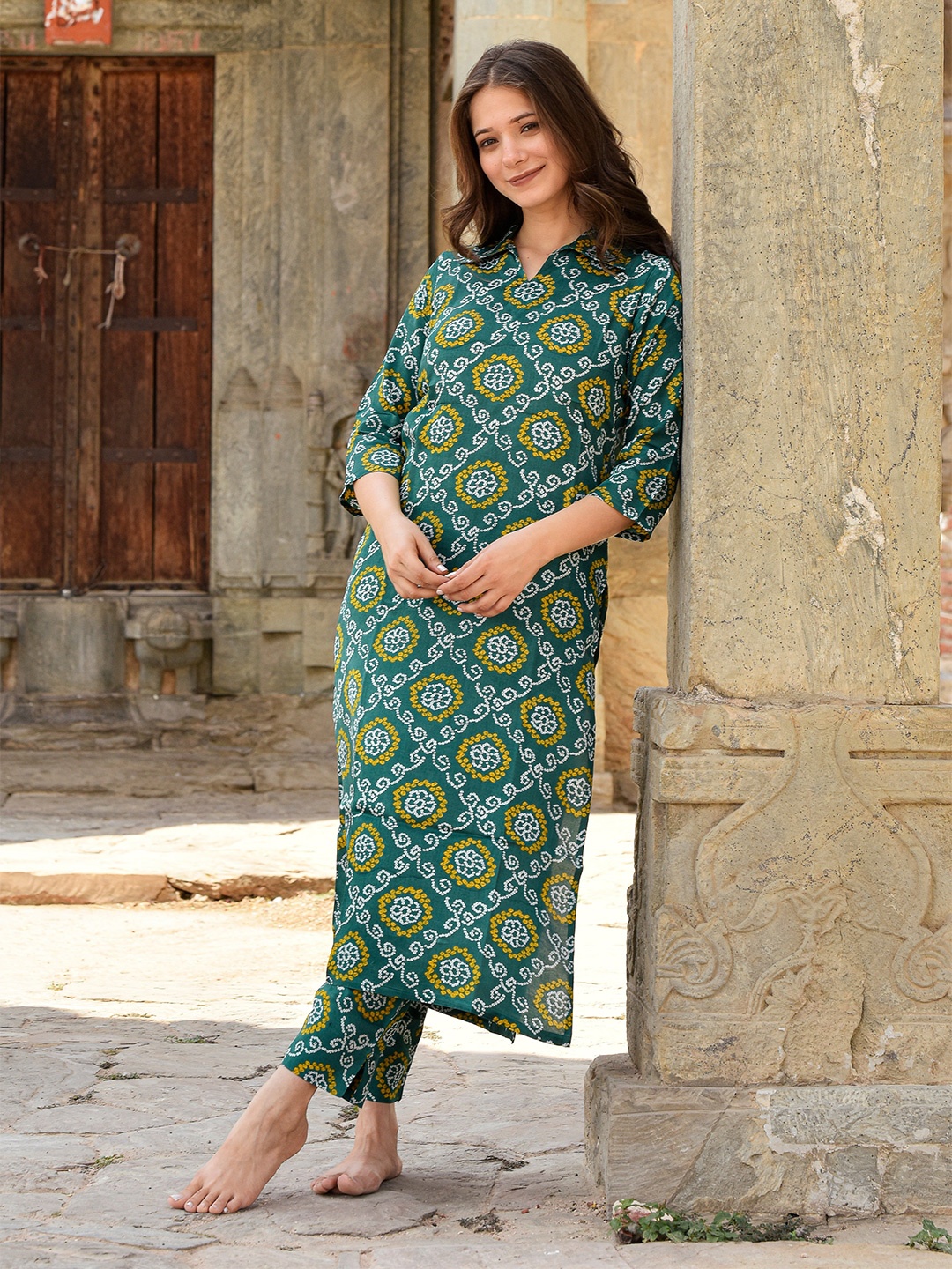

DIMPLE DESIGN STUDIO Bandhani Printed Satin Straight Kurta, Green