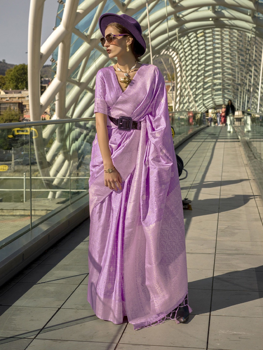 

Mitera Woven Design Checked Zari Saree, Purple