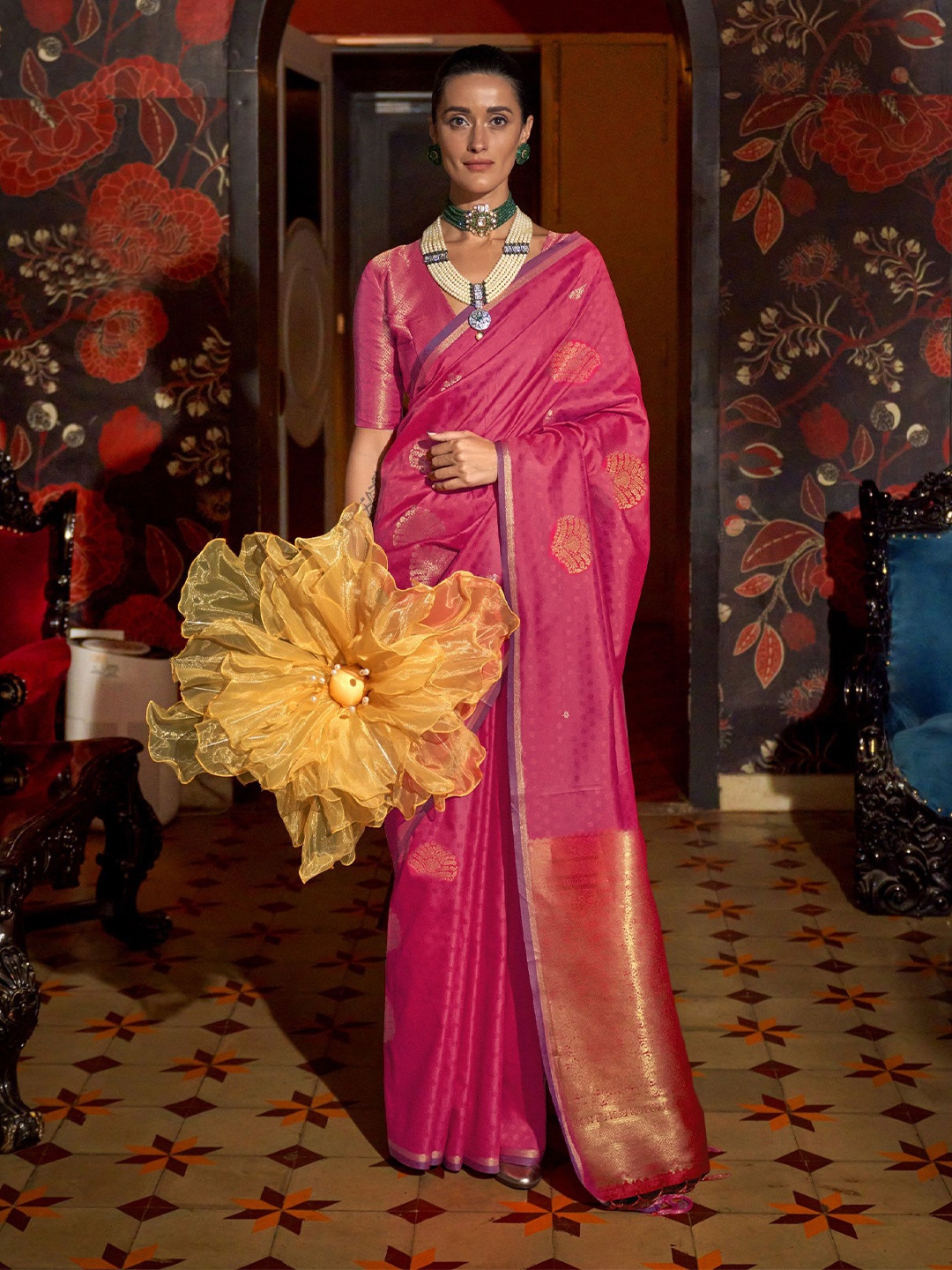

Mitera Ethnic Motifs Woven Design Saree, Magenta