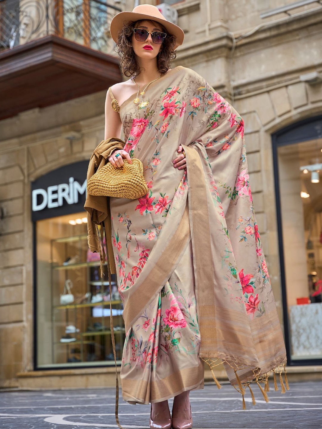 

ODETTE Women Floral Zari Silk Blend Saree, Beige