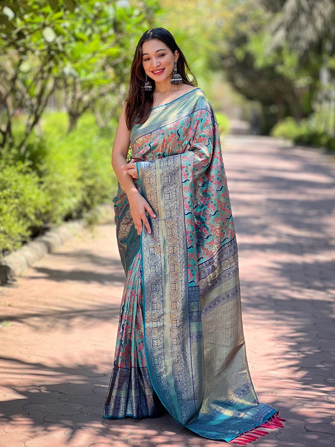 

LeeliPeeri Designer Woven Design Zari Banarasi Saree, Blue