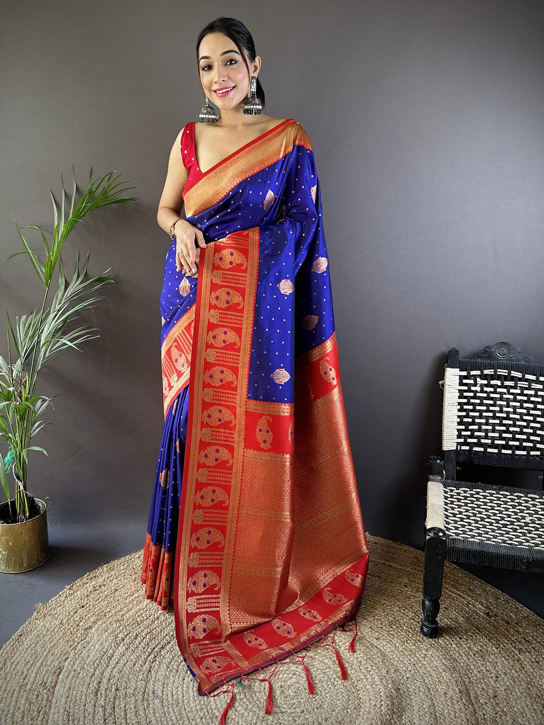 

LeeliPeeri Designer Woven Design Zari Banarasi Saree, Navy blue