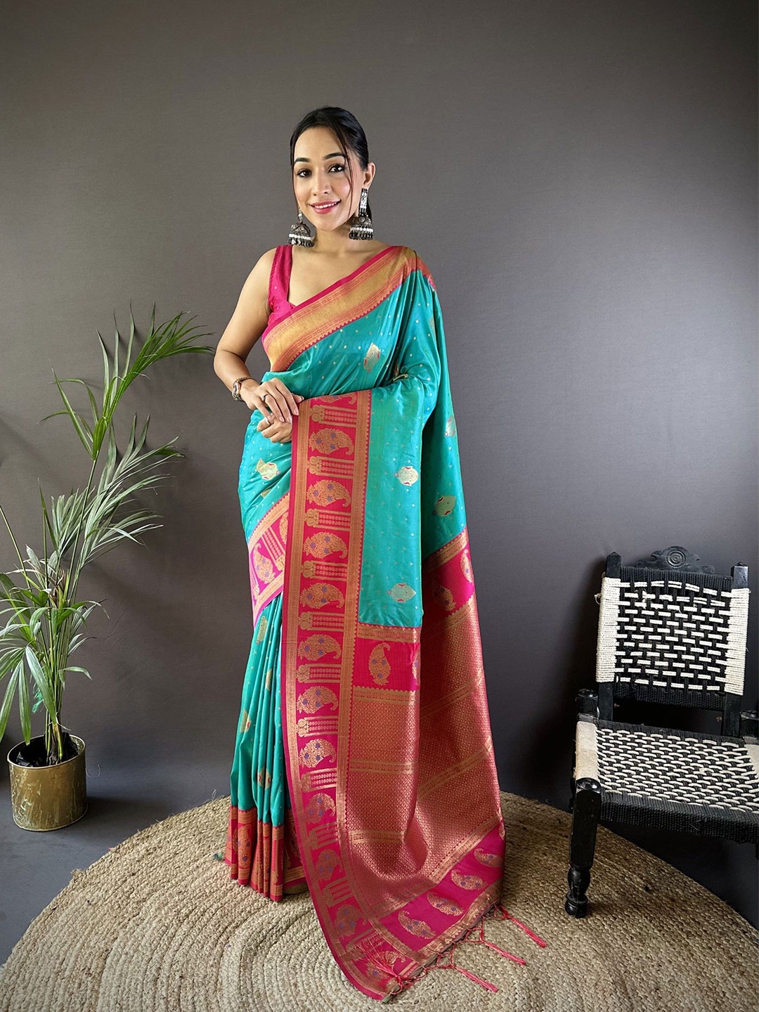 

LeeliPeeri Designer Woven Design Zari Banarasi Saree, Teal