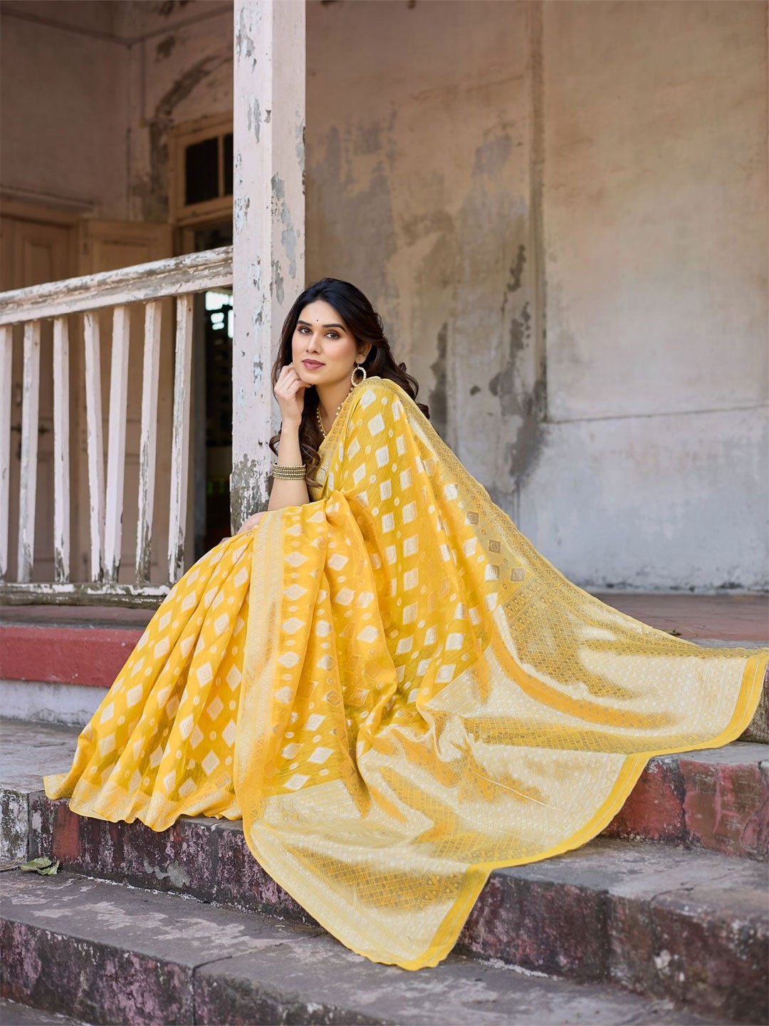 

vj fashion Ethnic Motifs Woven Design Zari Saree, Yellow