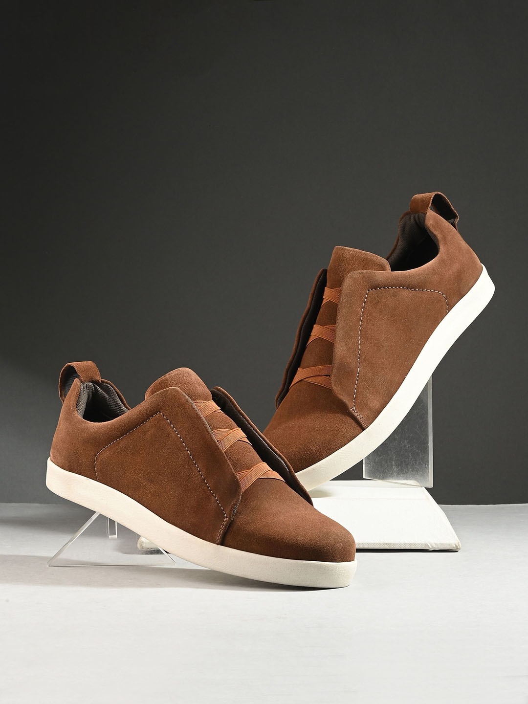 

CARLO ROMANO Men Round Toe Lightweight Sneakers, Tan