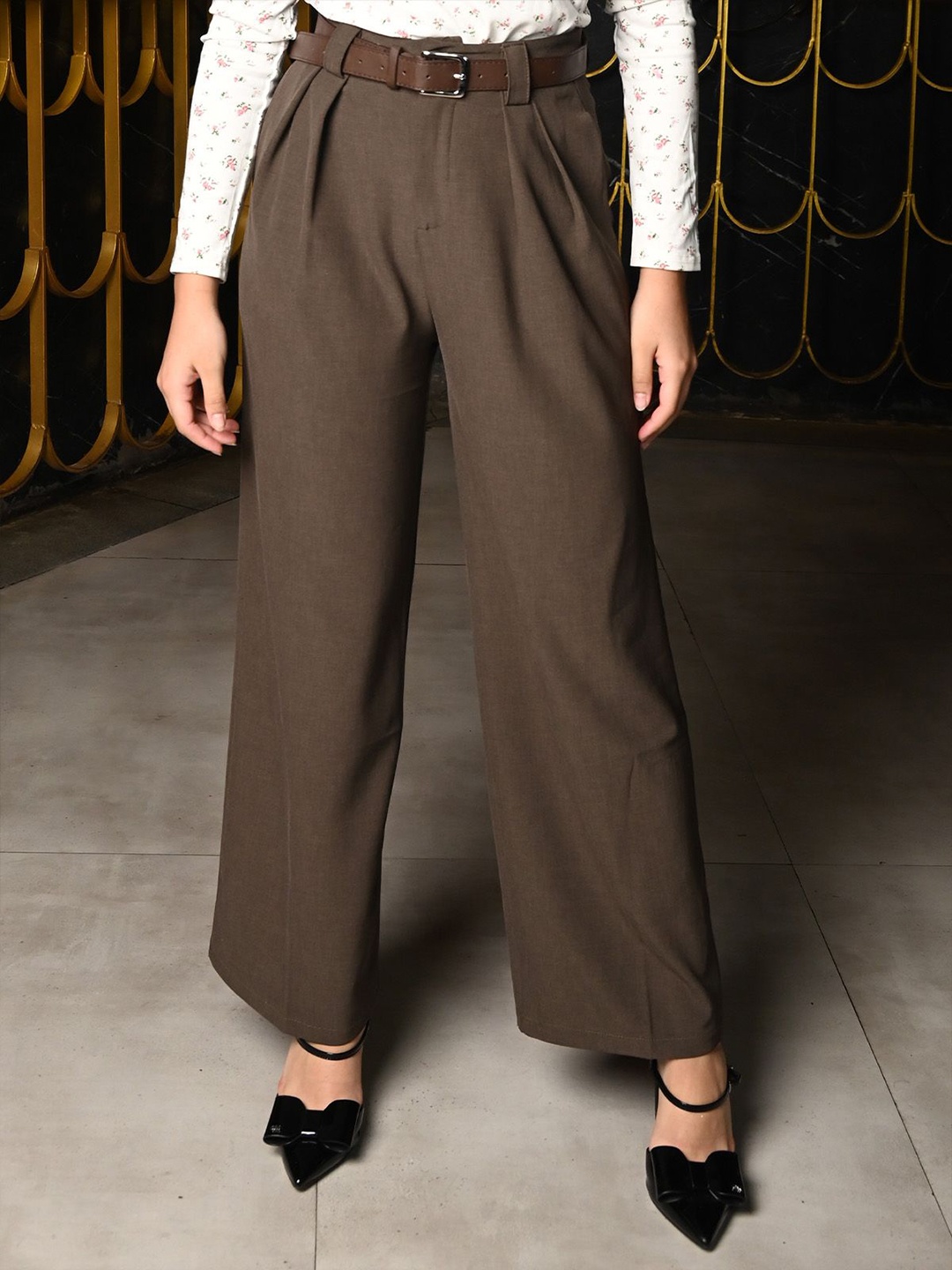 

ODETTE Women Straight Fit Brown Suiting Fabric Solid Trouser With Belt