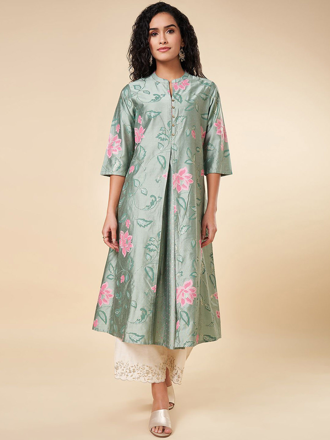 

RANGMANCH BY PANTALOONS Women Floral Flared Sleeves Thread Work Kurta, Green