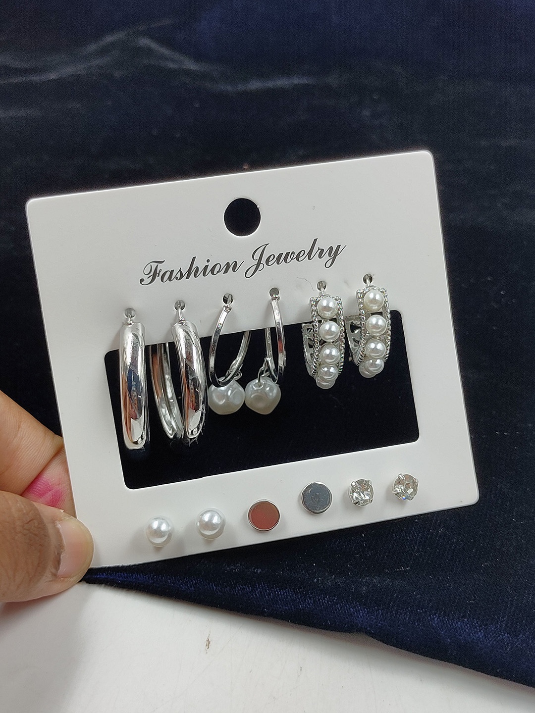 

Knigght Angel Jewels Contemporary Studs Earrings, Silver