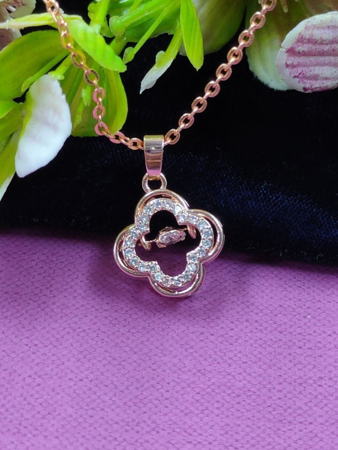 

Knigght Angel Jewels Rose Gold-Plated Circular Pendants