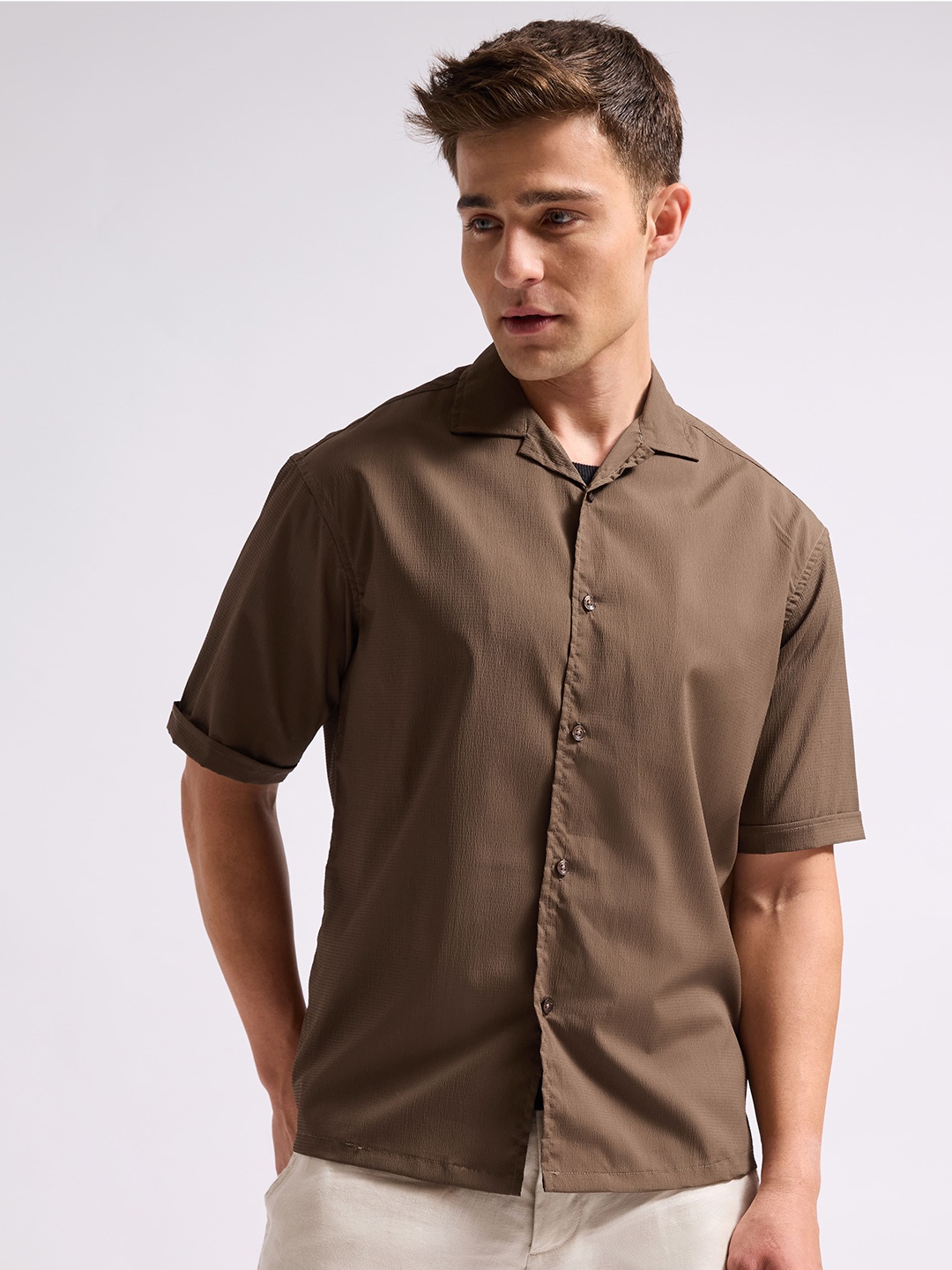 

MISCHIEF MONKEY Men Classic Boxy Opaque Casual Shirt, Brown