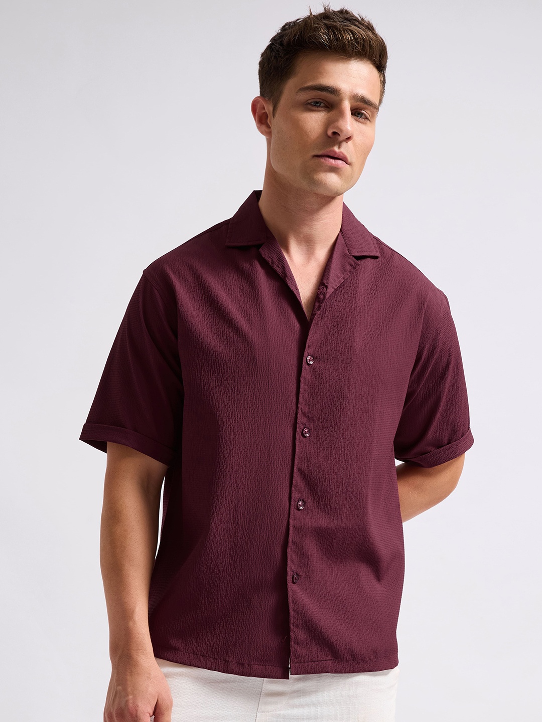 

MISCHIEF MONKEY Men Classic Boxy Opaque Casual Shirt, Maroon