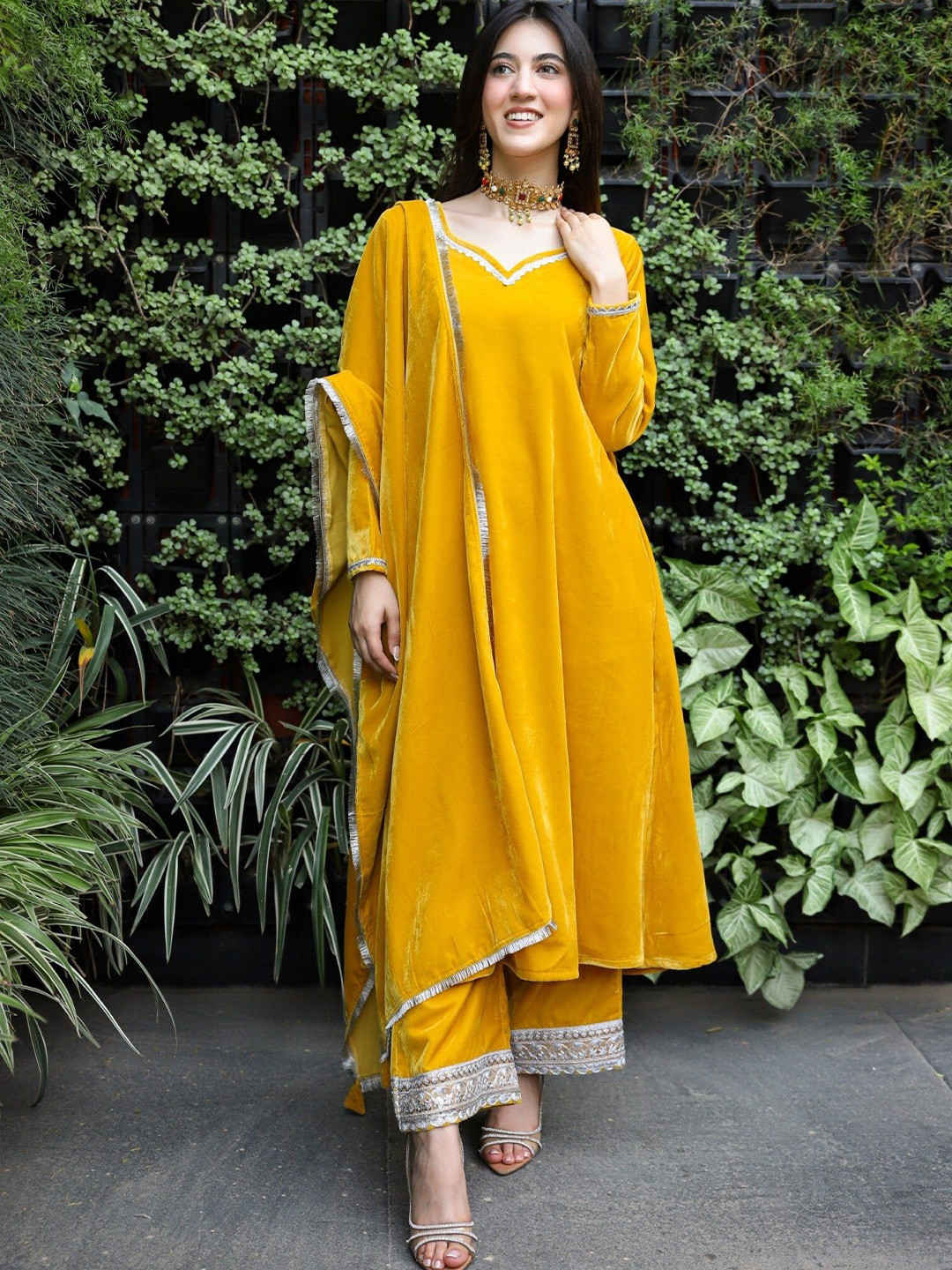 

DIMPLE DESIGN STUDIO Sweetheart Neck Gotta Patti Velvet Kurta with Trousers & Dupatta, Yellow