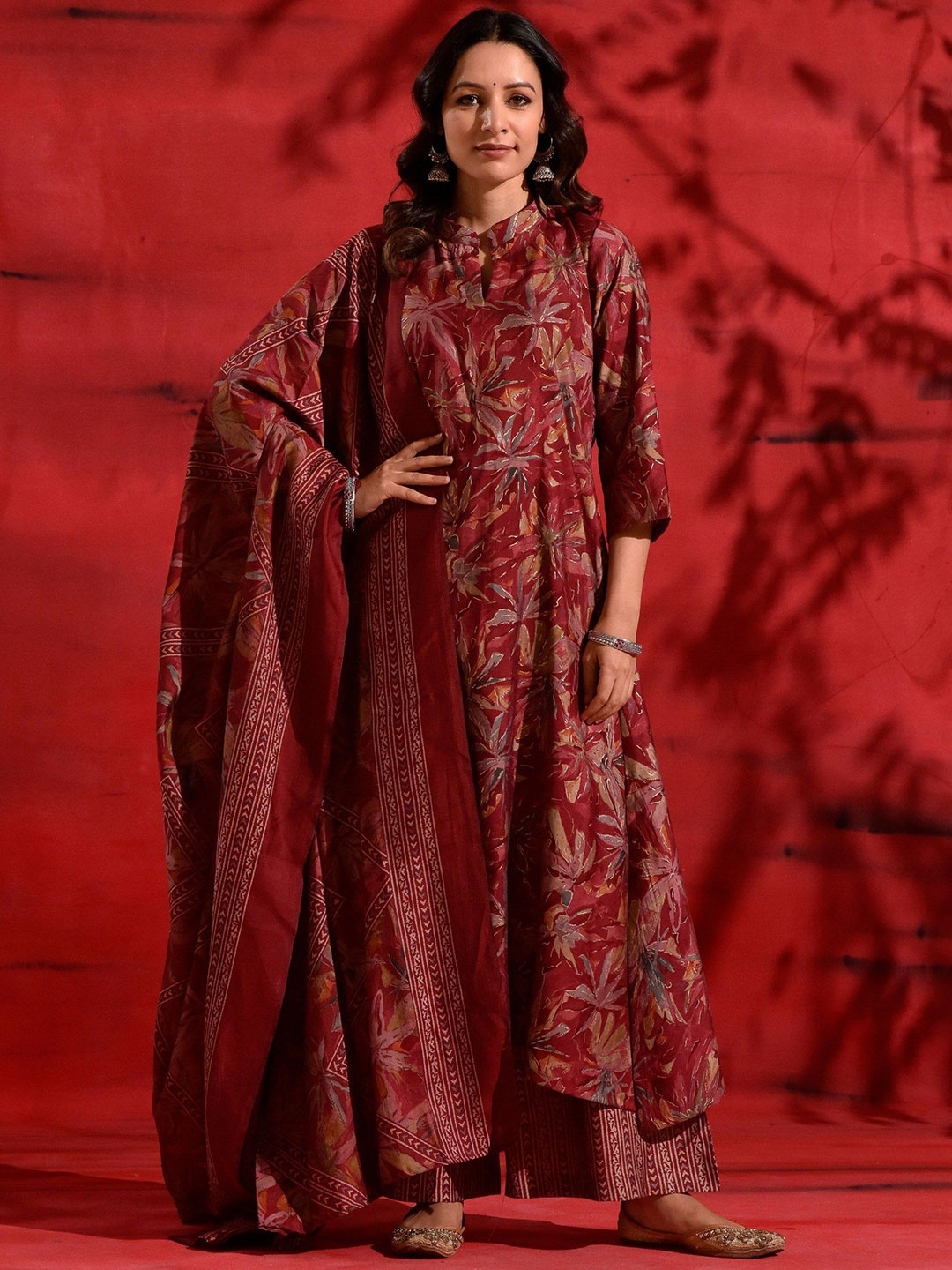 

DIMPLE DESIGN STUDIO Women Floral Printed Pleated Kurta with Palazzos & With Dupatta, Maroon