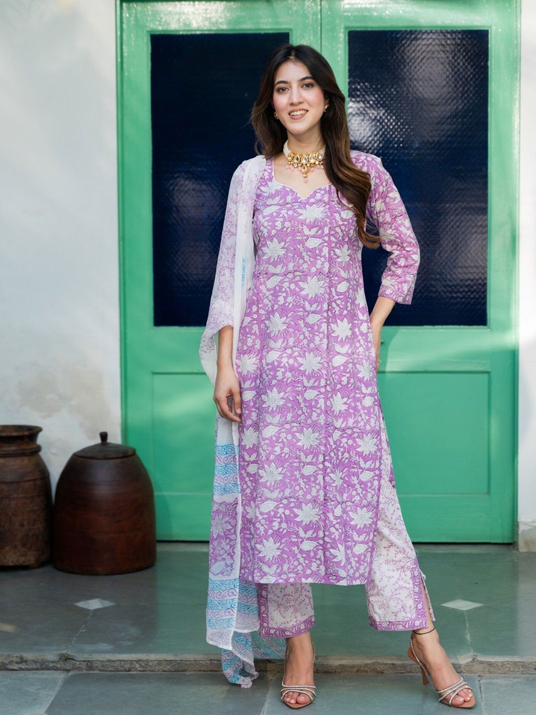 

DIMPLE DESIGN STUDIO Women Floral Printed Pure Cotton Kurta with Trousers & Dupatta, Mauve